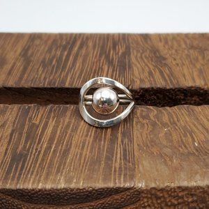 Size 8 925 Sterling Silver Cool Abstract Orb Design Ring